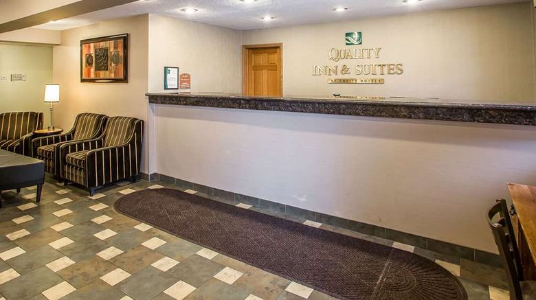 <b>Quality Inn & Suites Marinette Lobby</b>. Images powered by <a href="https://iceportal.shijigroup.com/" title="IcePortal" target="_blank">IcePortal</a>.