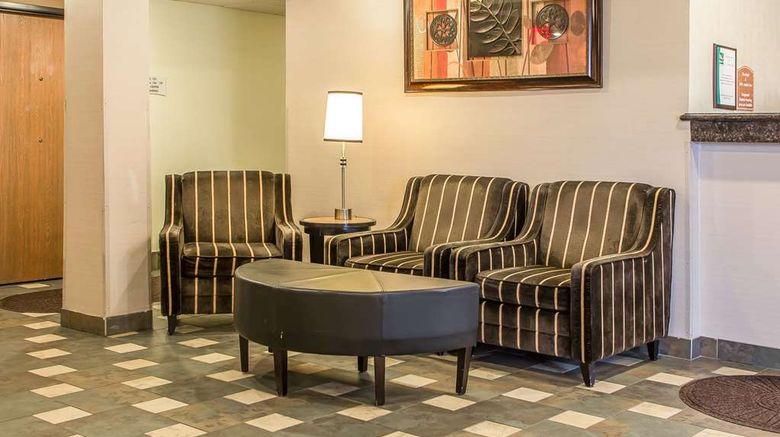 <b>Quality Inn & Suites Marinette Lobby</b>. Images powered by <a href="https://iceportal.shijigroup.com/" title="IcePortal" target="_blank">IcePortal</a>.