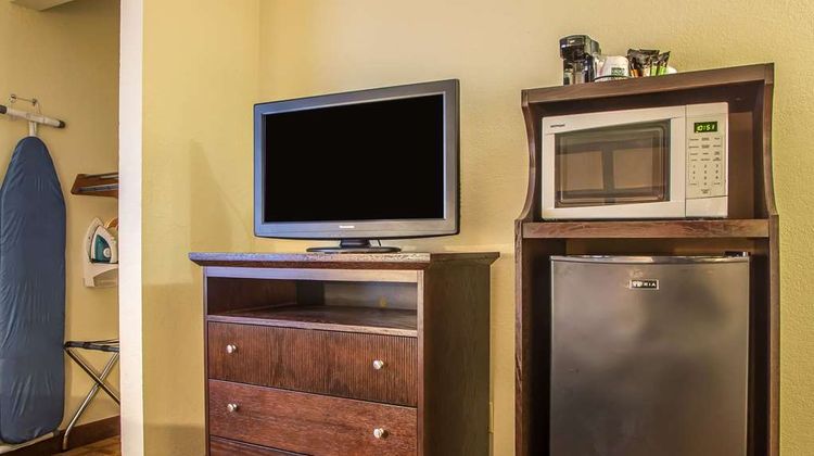 Quality Inn & Suites Marinette Room