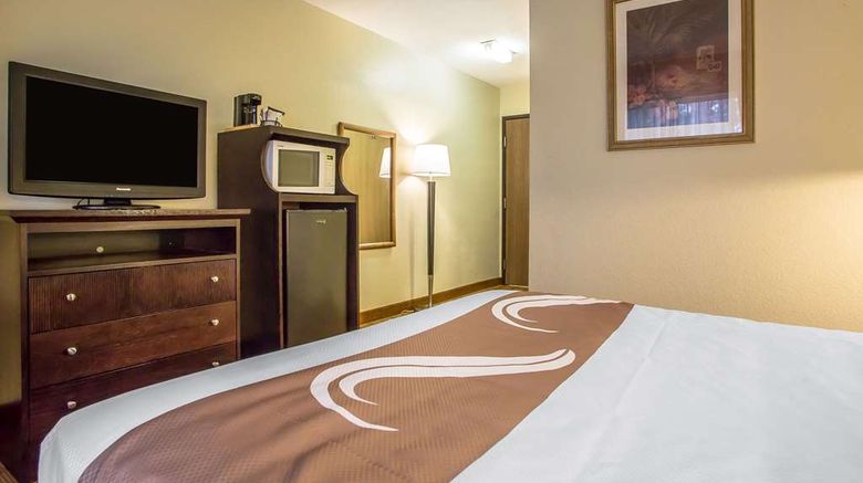 <b>Quality Inn & Suites Marinette Room</b>. Images powered by <a href="https://iceportal.shijigroup.com/" title="IcePortal" target="_blank">IcePortal</a>.