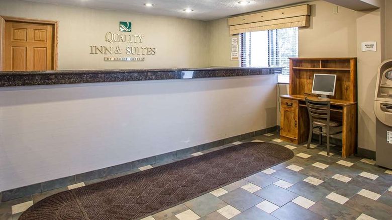 <b>Quality Inn & Suites Marinette Lobby</b>. Images powered by <a href="https://iceportal.shijigroup.com/" title="IcePortal" target="_blank">IcePortal</a>.