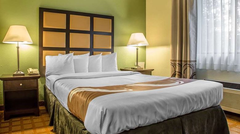 <b>Quality Inn & Suites Marinette Room</b>. Images powered by <a href="https://iceportal.shijigroup.com/" title="IcePortal" target="_blank">IcePortal</a>.