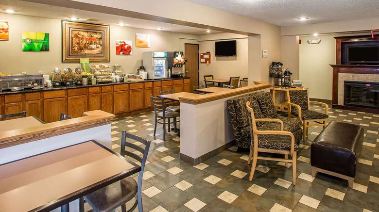 <b>Quality Inn & Suites Marinette Restaurant</b>. Images powered by <a href="https://iceportal.shijigroup.com/" title="IcePortal" target="_blank">IcePortal</a>.