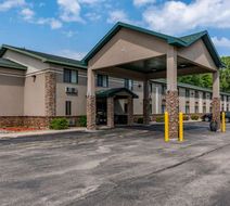 Quality Inn & Suites Marinette Exterior