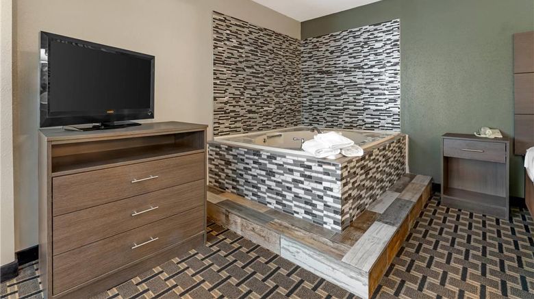 <b>Quality Inn Suite</b>. Images powered by <a href="https://iceportal.shijigroup.com/" title="IcePortal" target="_blank">IcePortal</a>.