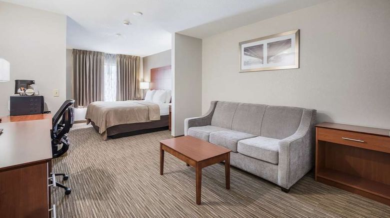 <b>Quality Inn & Suites Suite</b>. Images powered by <a href="https://iceportal.shijigroup.com/" title="IcePortal" target="_blank">IcePortal</a>.