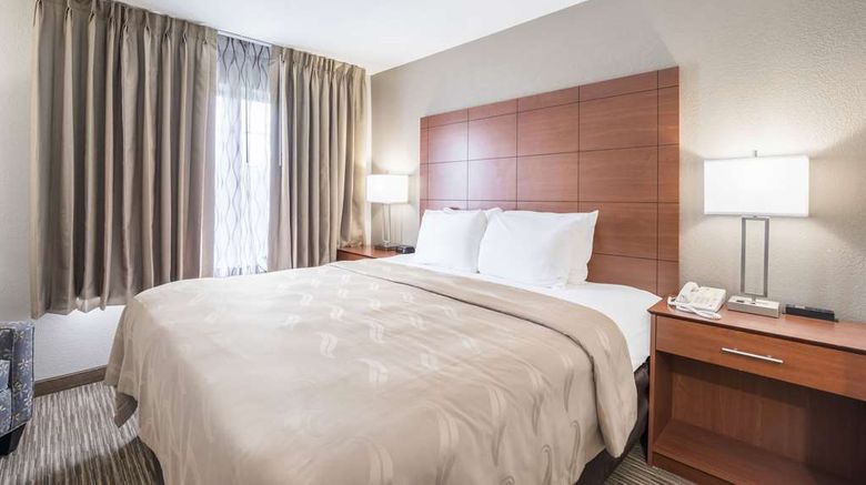 <b>Quality Inn & Suites Suite</b>. Images powered by <a href="https://iceportal.shijigroup.com/" title="IcePortal" target="_blank">IcePortal</a>.
