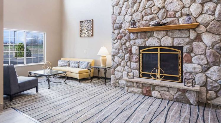 Quality Inn & Suites Lobby