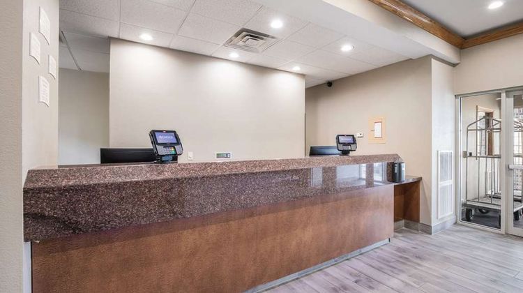 Quality Inn & Suites Lobby
