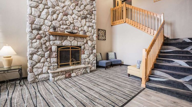 Quality Inn & Suites Lobby