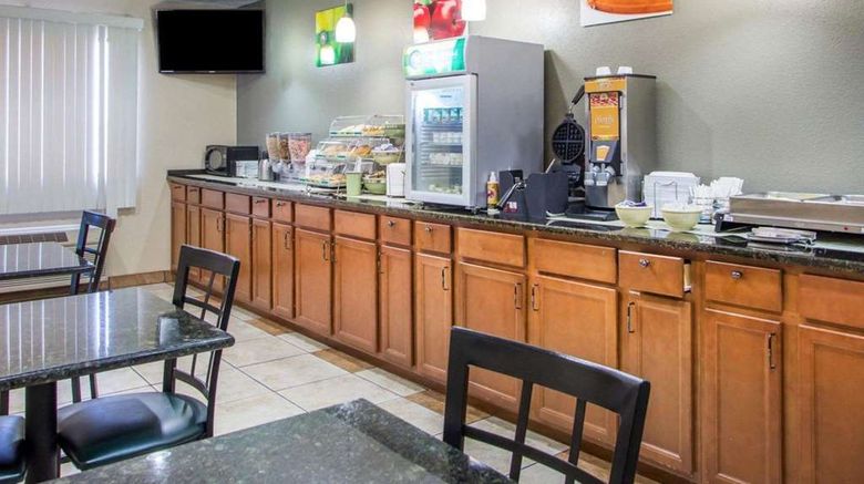 <b>Quality Inn & Suites Restaurant</b>. Images powered by <a href="https://iceportal.shijigroup.com/" title="IcePortal" target="_blank">IcePortal</a>.