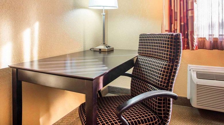 <b>Quality Inn & Suites Room</b>. Images powered by <a href="https://iceportal.shijigroup.com/" title="IcePortal" target="_blank">IcePortal</a>.