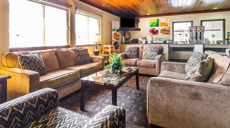Quality Inn La Crosse North Lobby