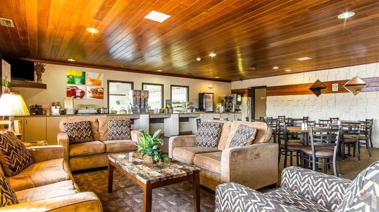 Quality Inn La Crosse North Lobby