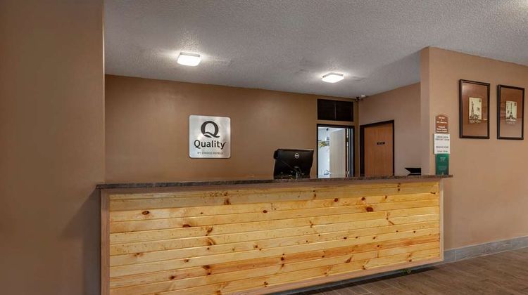 Quality Inn Redgranite Lobby