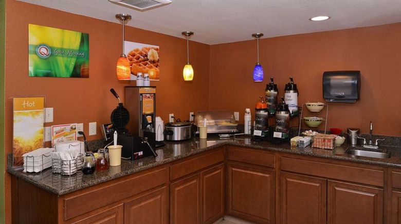 <b>Quality Inn Appleton West Room</b>. Images powered by <a href="https://iceportal.shijigroup.com/" title="IcePortal" target="_blank">IcePortal</a>.