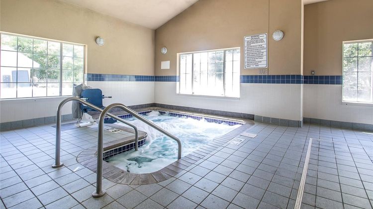 Quality Inn & Suites Pool