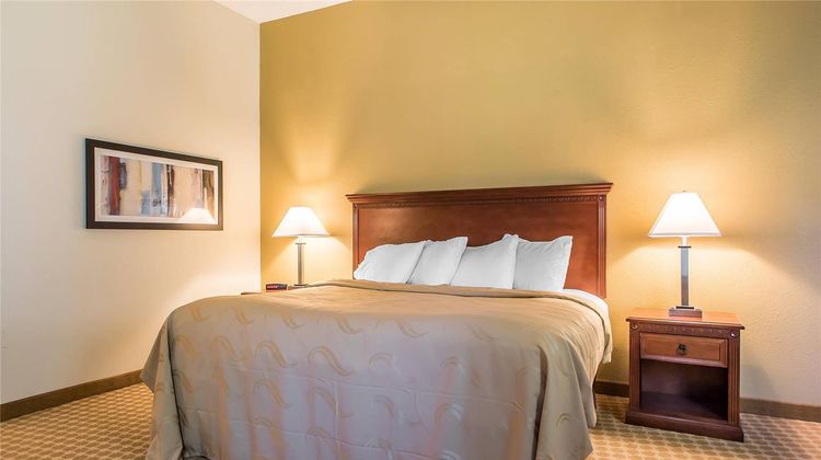 Quality Inn & Suites Suite