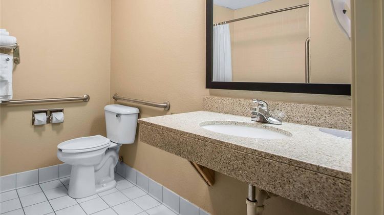 Quality Inn & Suites Room