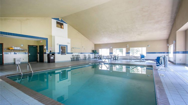 Quality Inn & Suites Pool