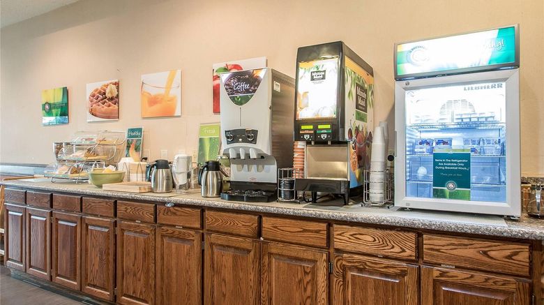 <b>Quality Inn & Suites Restaurant</b>. Images powered by <a href="https://iceportal.shijigroup.com/" title="IcePortal" target="_blank">IcePortal</a>.