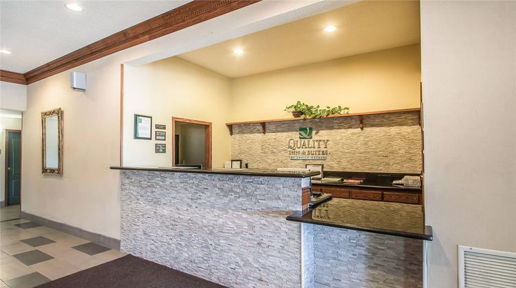 Quality Inn & Suites Lobby
