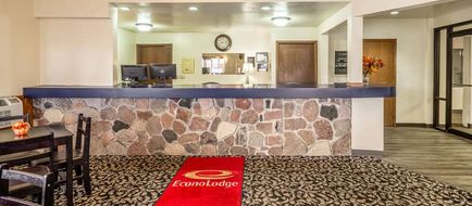 Econo Lodge Waupaca Lobby