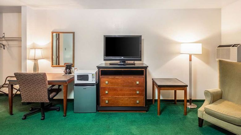<b>Econo Lodge Waupaca Room</b>. Images powered by <a href="https://iceportal.shijigroup.com/" title="IcePortal" target="_blank">IcePortal</a>.