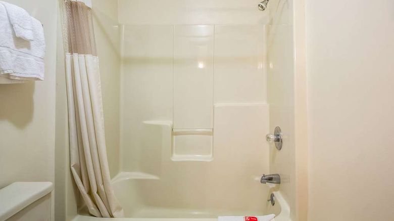 <b>Econo Lodge Waupaca Room</b>. Images powered by <a href="https://iceportal.shijigroup.com/" title="IcePortal" target="_blank">IcePortal</a>.
