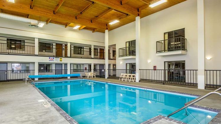 Econo Lodge Waupaca Pool