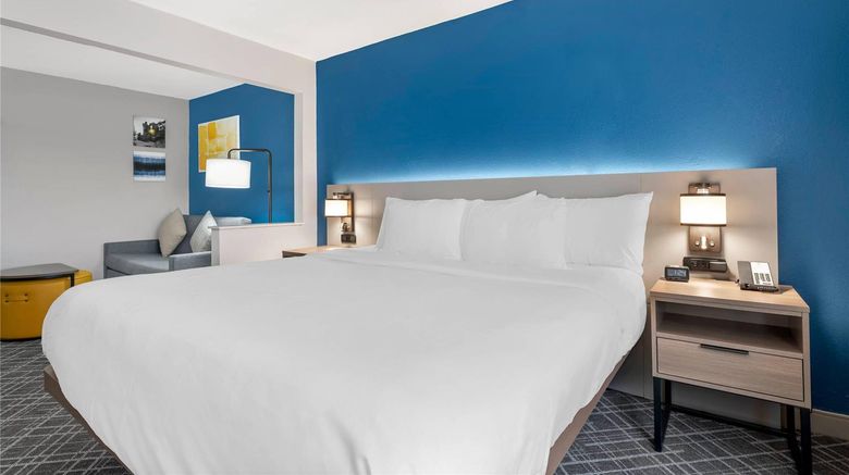<b>Comfort Inn & Suites Wisconsin Dells Suite</b>. Images powered by <a href="https://iceportal.shijigroup.com/" title="IcePortal" target="_blank">IcePortal</a>.