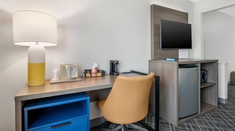 <b>Comfort Inn & Suites Wisconsin Dells Suite</b>. Images powered by <a href="https://iceportal.shijigroup.com/" title="IcePortal" target="_blank">IcePortal</a>.