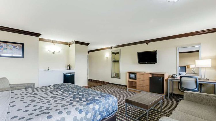 Econo Lodge Suite