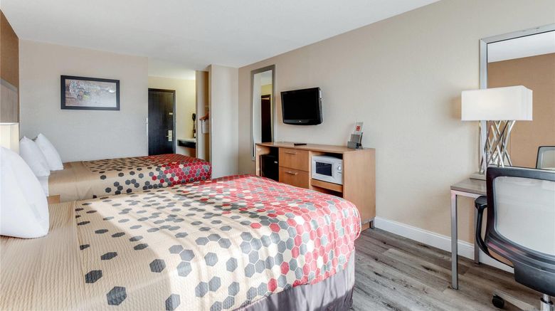 <b>Econo Lodge Room</b>. Images powered by <a href="https://iceportal.shijigroup.com/" title="IcePortal" target="_blank">IcePortal</a>.