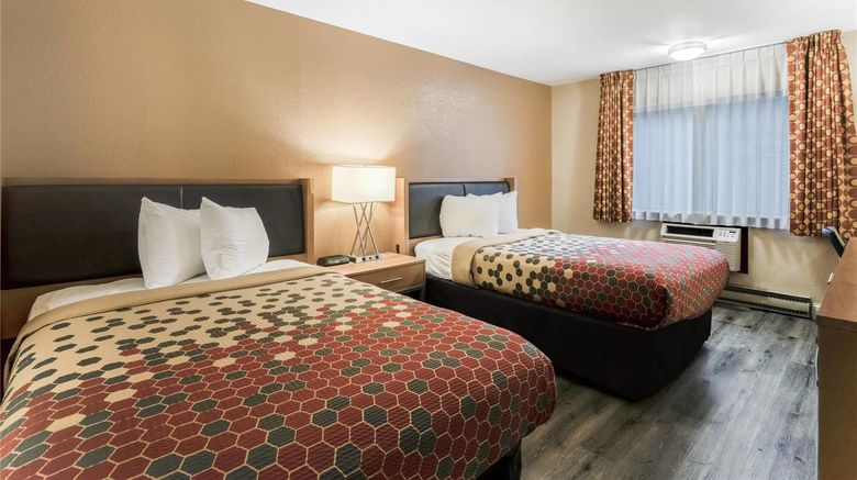 <b>Econo Lodge Room</b>. Images powered by <a href="https://iceportal.shijigroup.com/" title="IcePortal" target="_blank">IcePortal</a>.