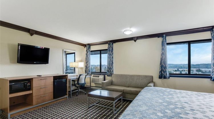 Econo Lodge Suite