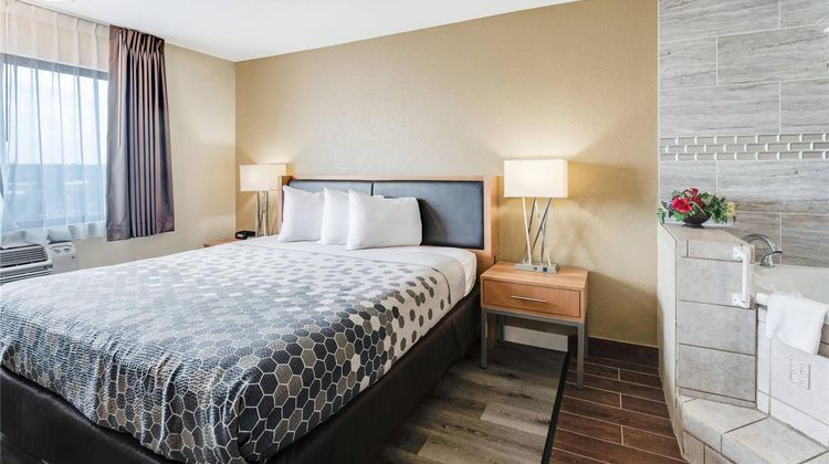 Econo Lodge Suite