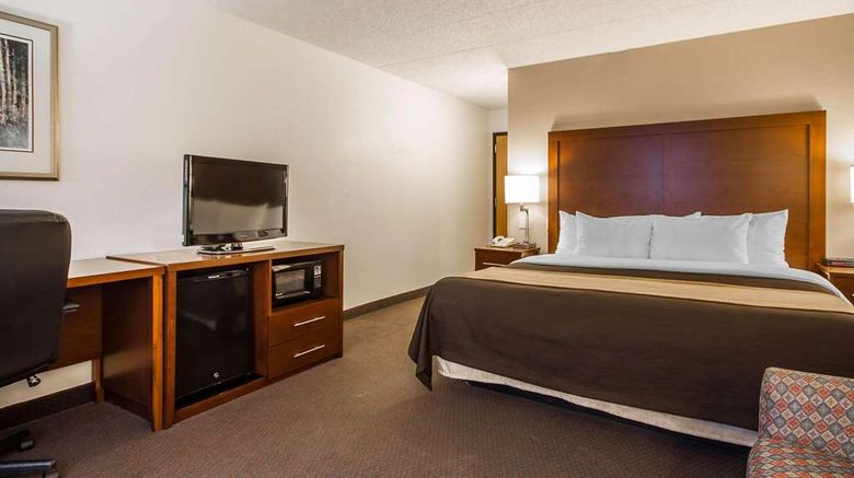 <b>Comfort Inn & Suites Madison East Room</b>. Images powered by <a href="https://iceportal.shijigroup.com/" title="IcePortal" target="_blank">IcePortal</a>.