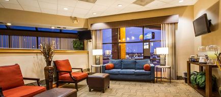 Comfort Inn & Suites Madison East Lobby