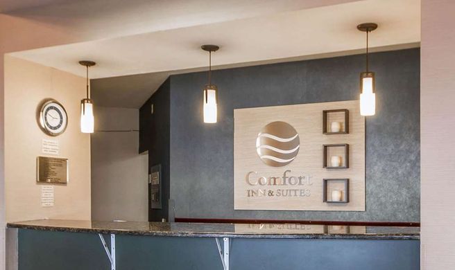 Comfort Inn & Suites Madison East Lobby