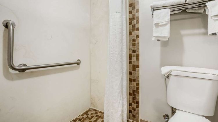 Econo Lodge Airport Room