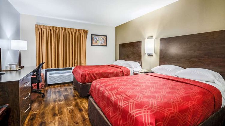 Econo Lodge Airport Room