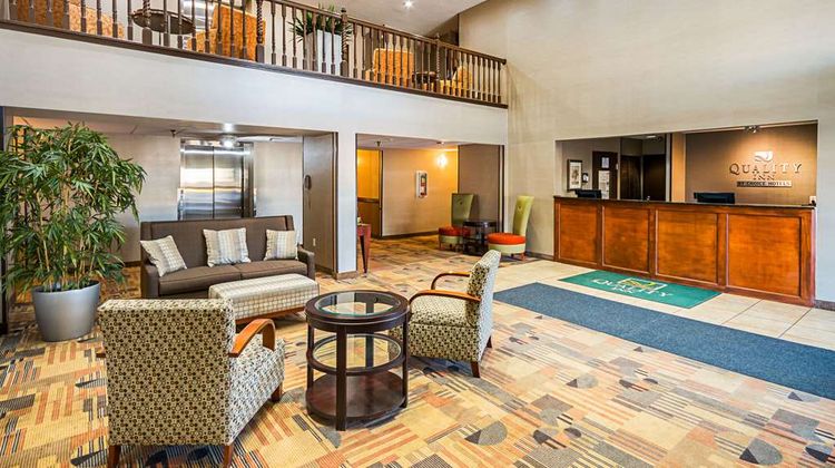 Quality Inn Fairmont Lobby