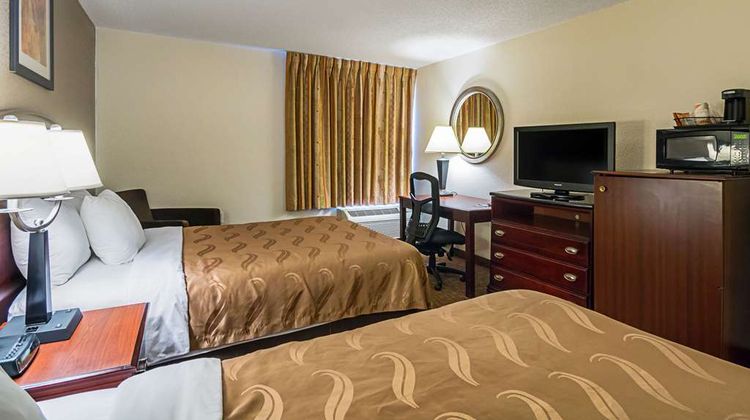 Quality Inn Fairmont Room