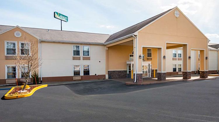 Quality Inn Fairmont Exterior