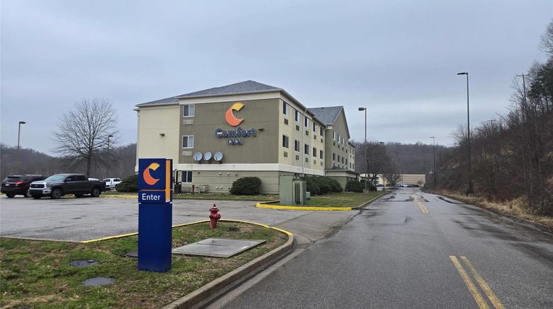 <b>Comfort Inn Exterior</b>. Images powered by <a href="https://iceportal.shijigroup.com/" title="IcePortal" target="_blank">IcePortal</a>.