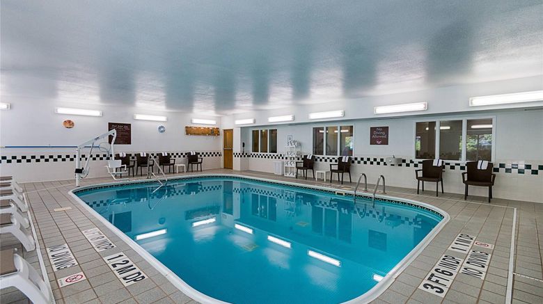 <b>Comfort Inn Pool</b>. Images powered by <a href="https://iceportal.shijigroup.com/" title="IcePortal" target="_blank">IcePortal</a>.