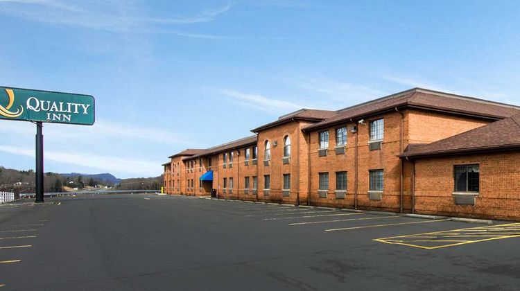 Quality Inn Summersville Exterior