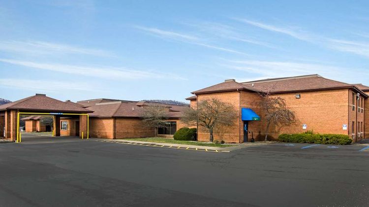 Quality Inn Summersville Exterior