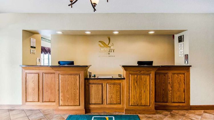 Quality Inn Summersville Lobby